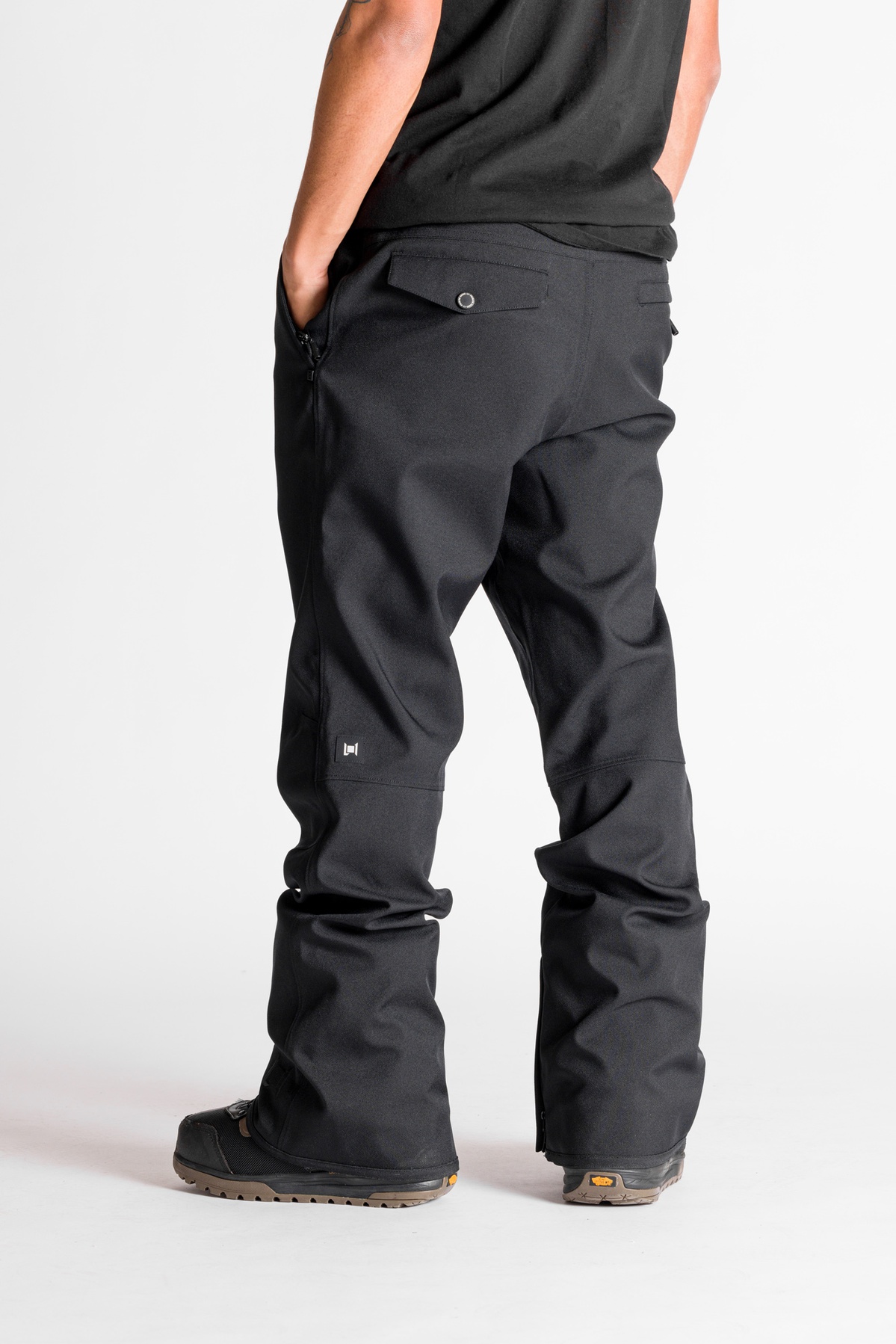 人気定番得価【新品、未使用】TAIN THUNDER SLACKS BLACK パンツ